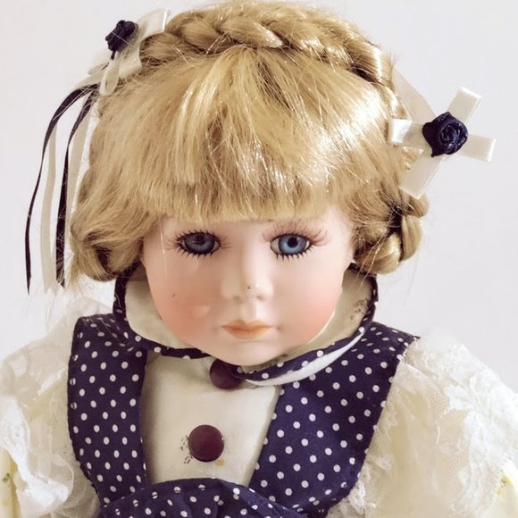 Vintage Porcelain Doll LAURA 3031 Hand Painted Hand Sewn The Wimbledon Collect - Picture 2 of 12